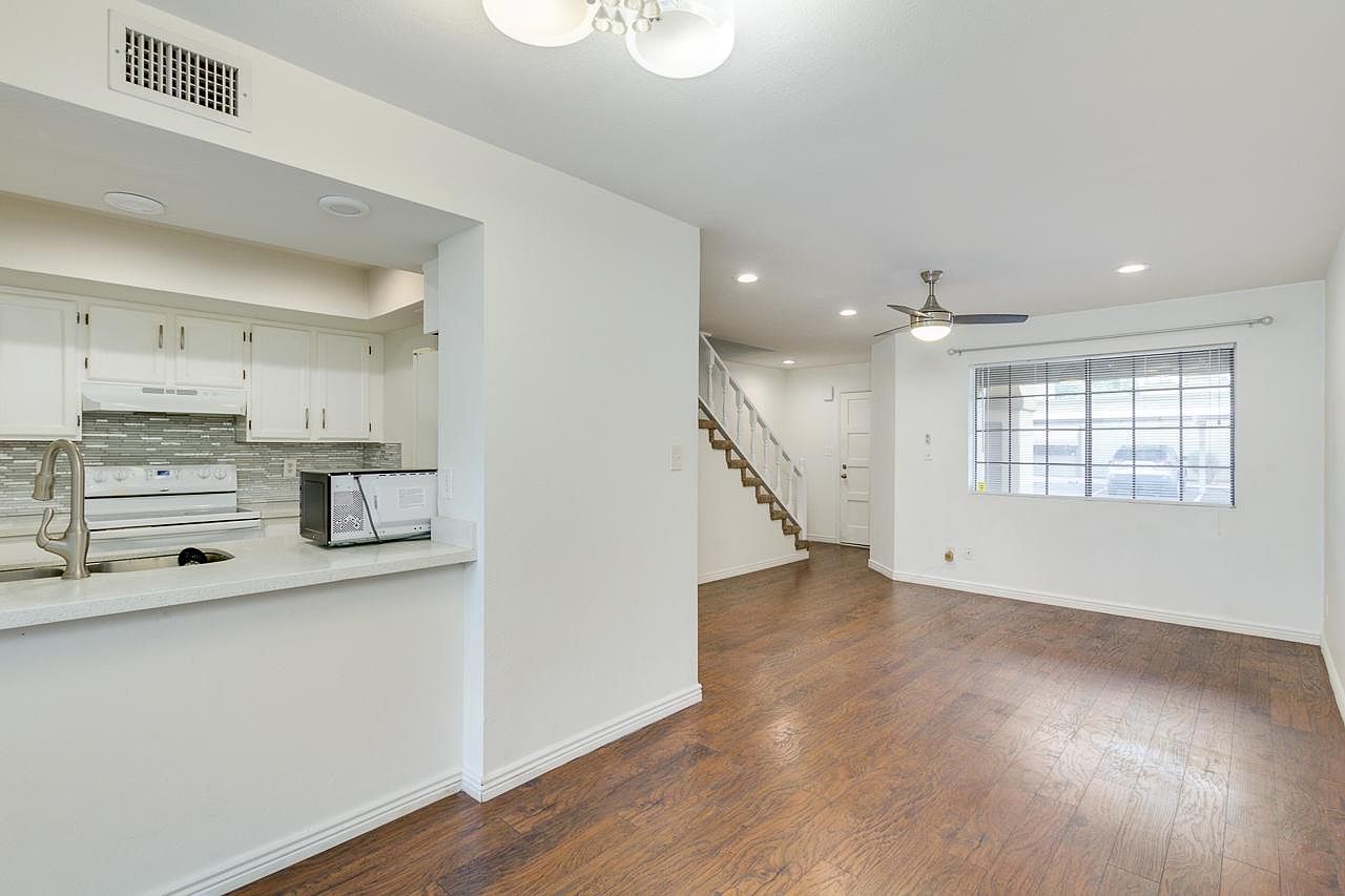1440 W La Jolla Dr photo 3