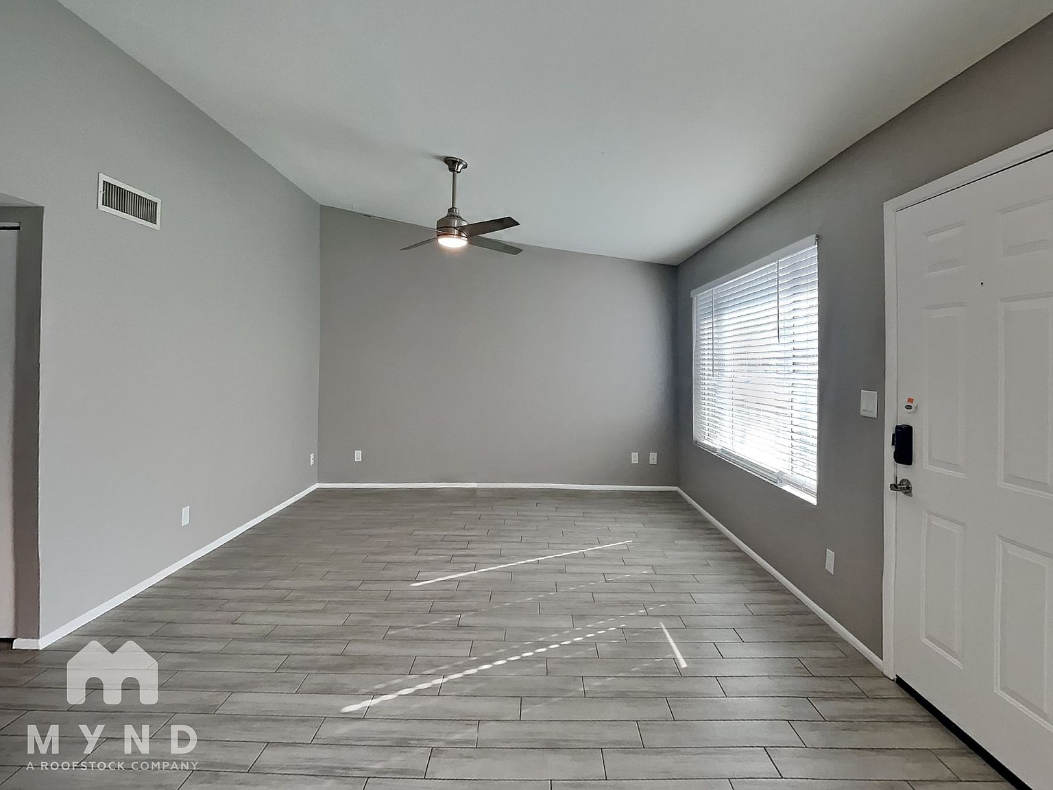 1014 W Malibu Dr photo 4