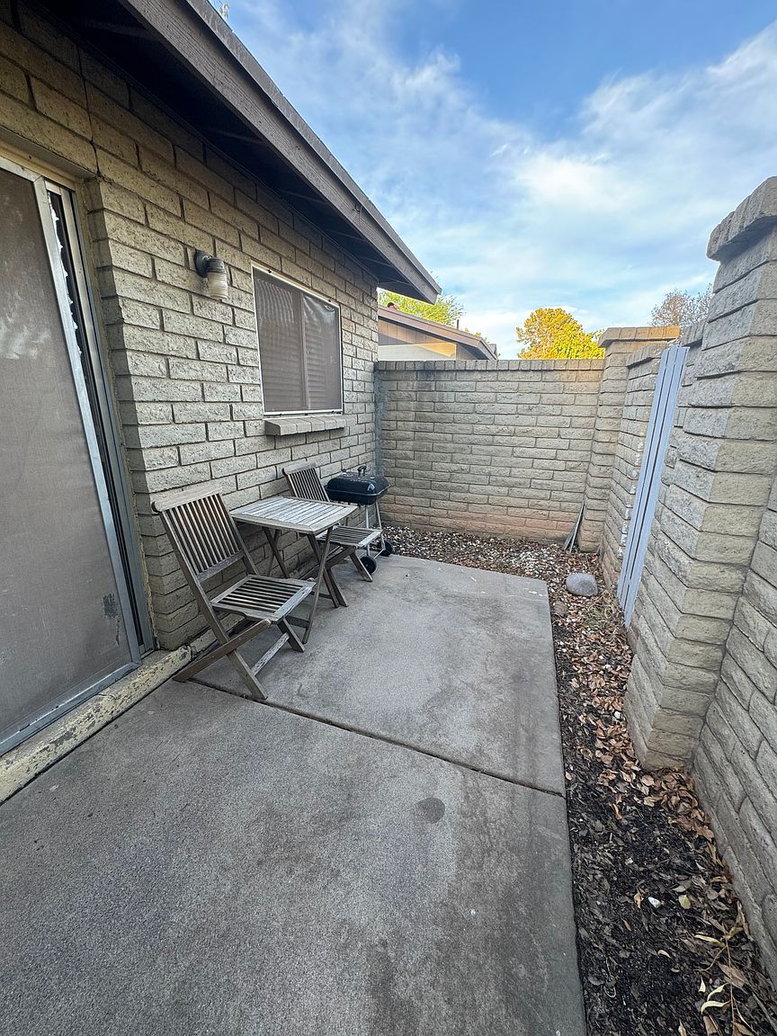 1018 W Malibu Dr photo 3