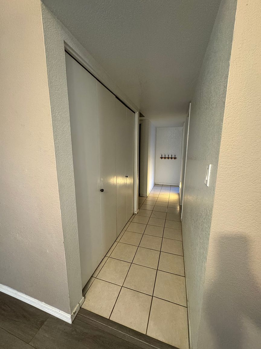 1018 W Malibu Dr photo 5