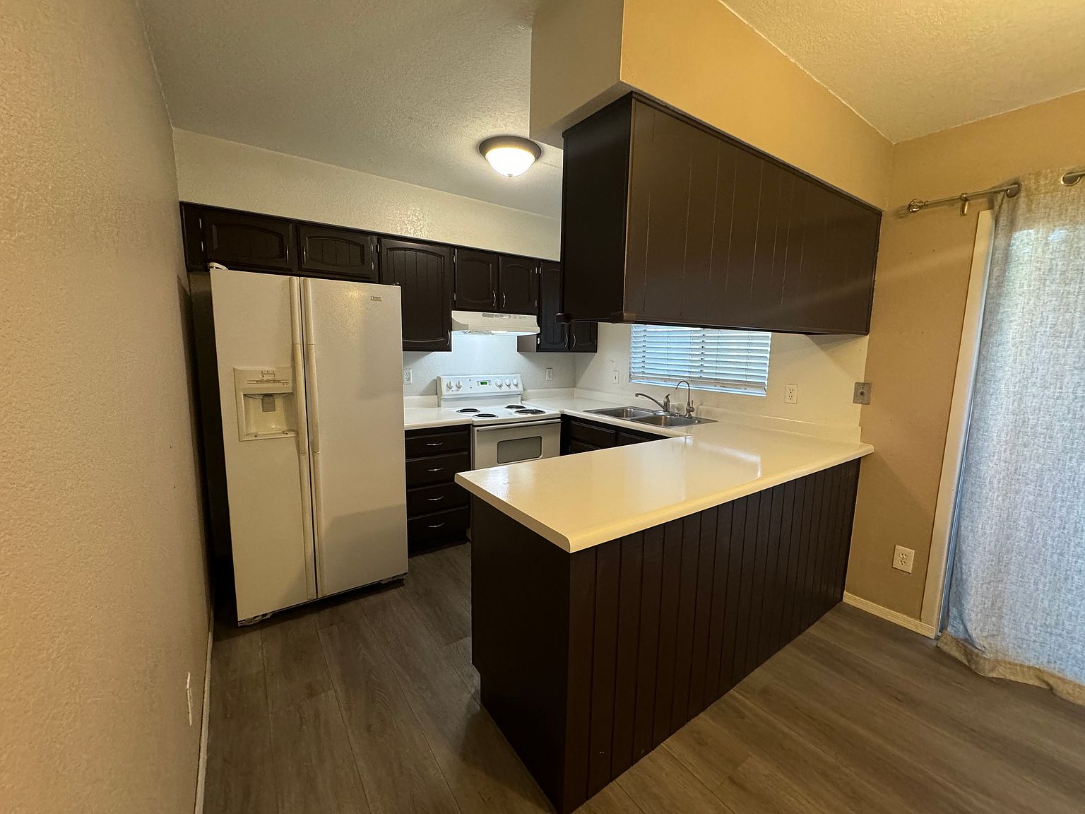 1018 W Malibu Dr photo 2
