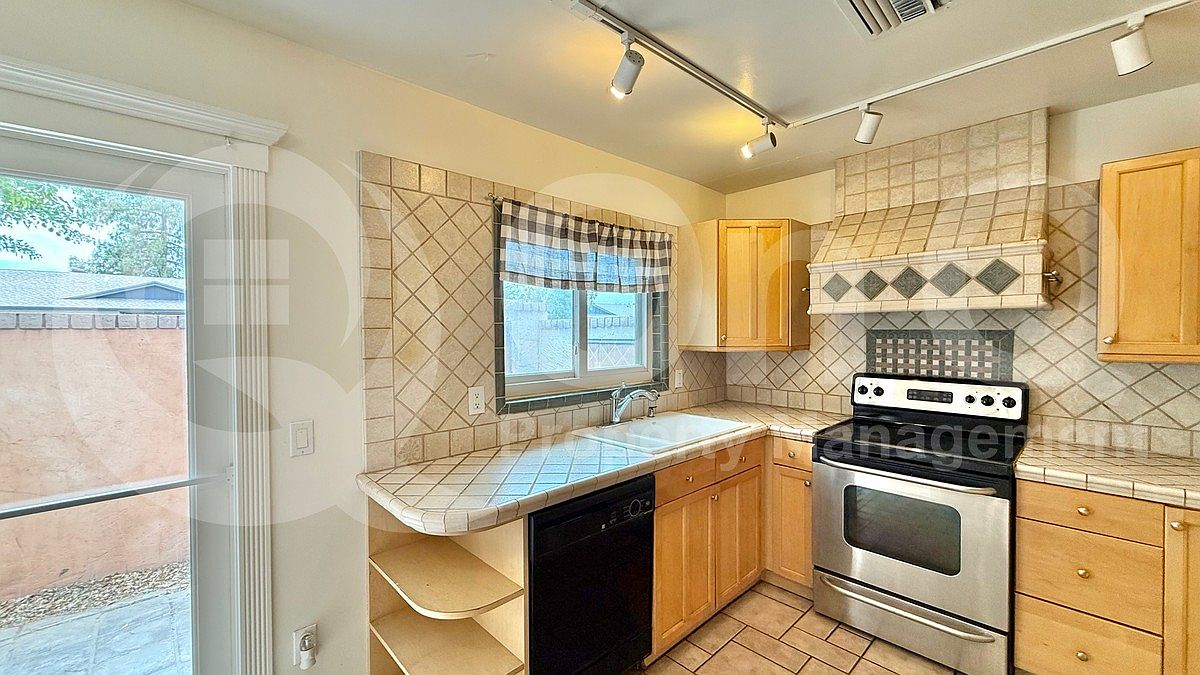 906 W Malibu Dr Tempe, AZ 85282 photo 4