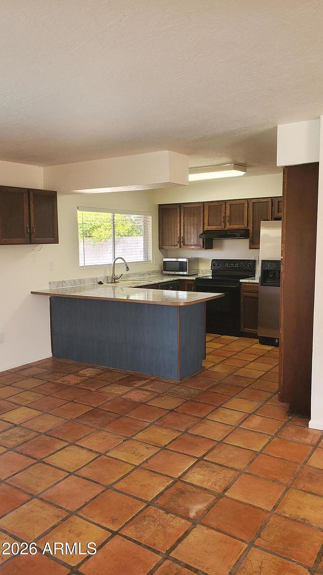 1134 W Hermosa Dr photo 3