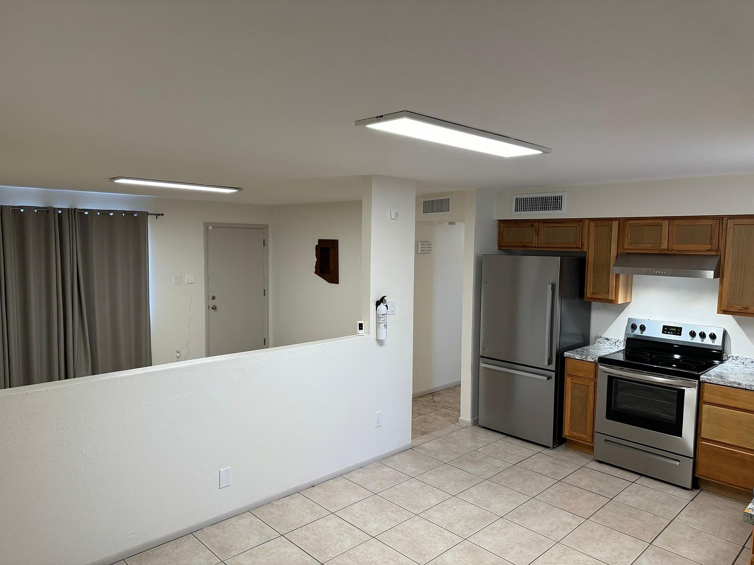 1214 W Manhatton Dr photo 3
