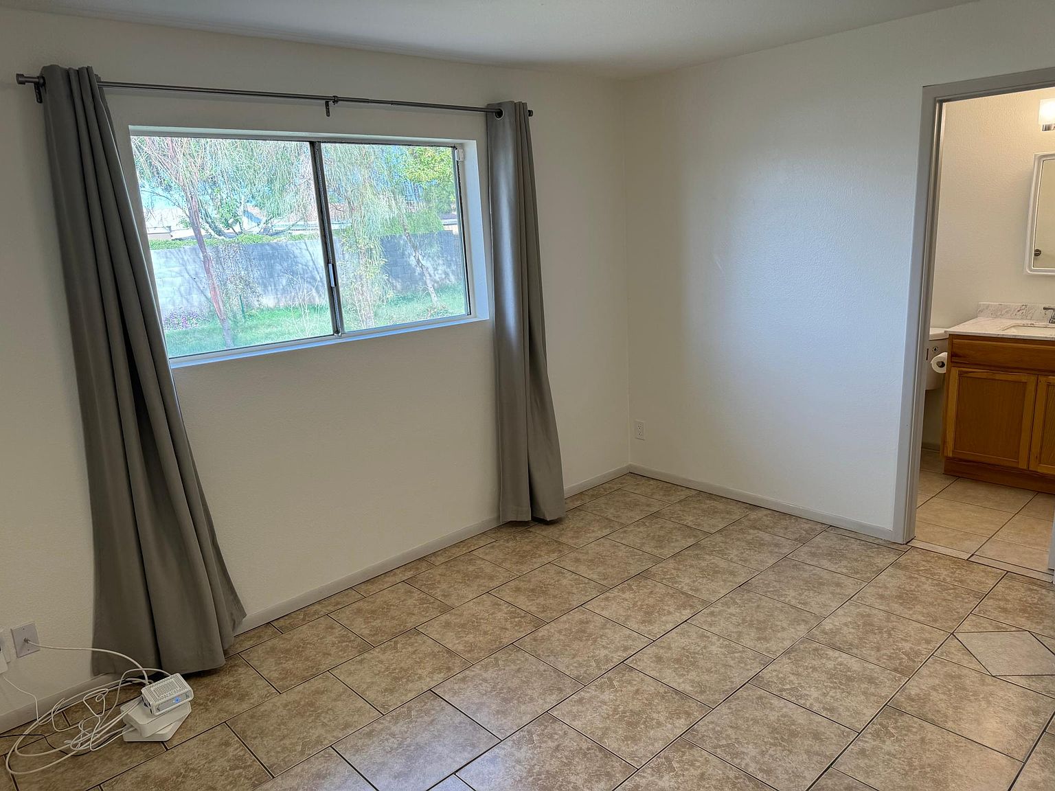 1214 W Manhatton Dr photo 5