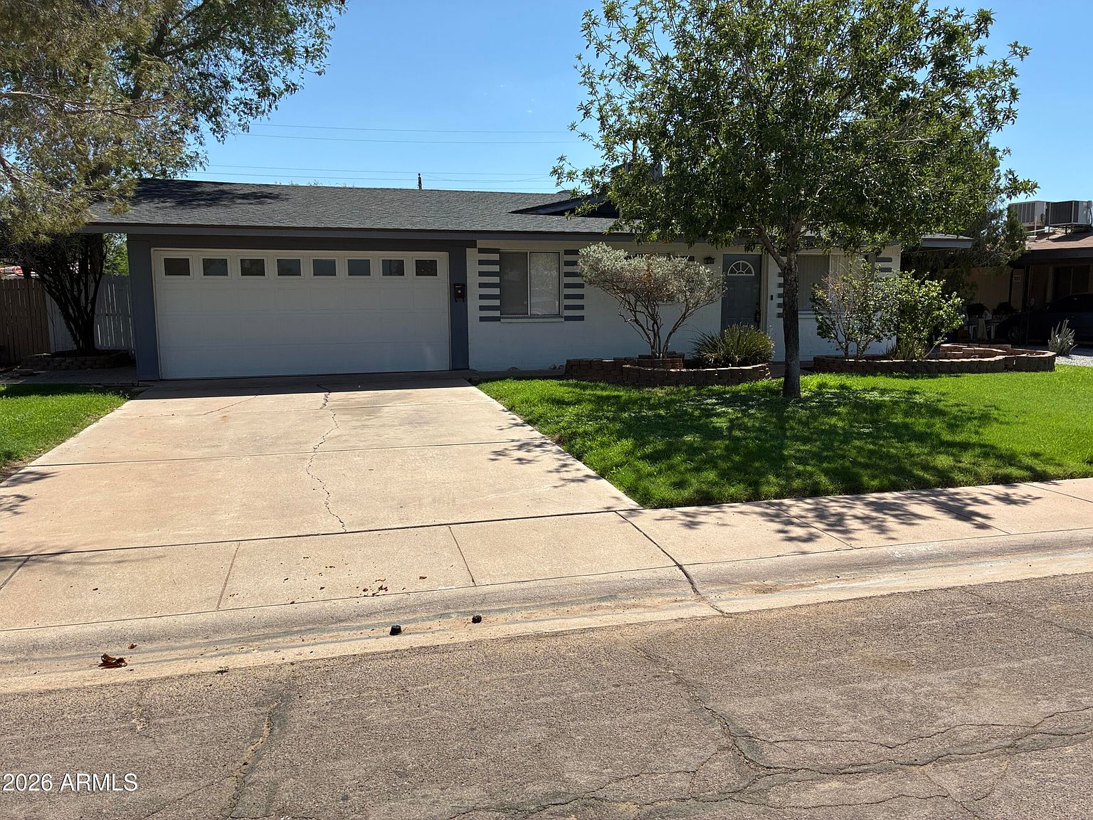1439 W Huntington Dr
