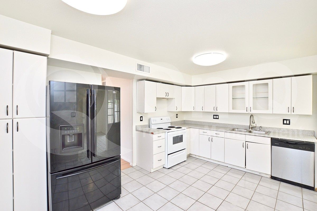 4265 E Vineyard Rd Phoenix, AZ 85042 photo 4