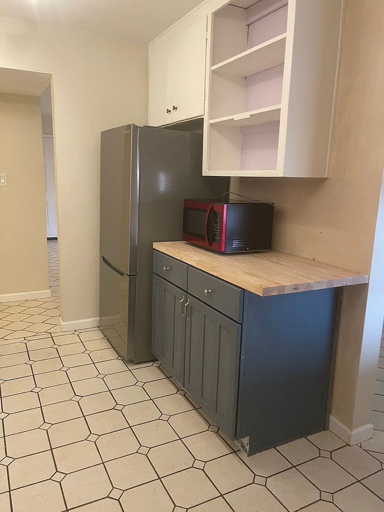 512 S Margo Dr photo 3