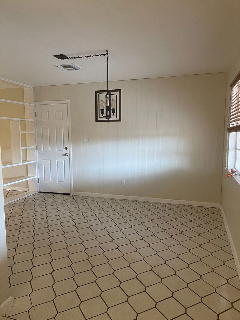 512 S Margo Dr photo 5