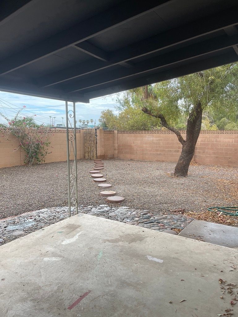 512 S Margo Dr photo 2
