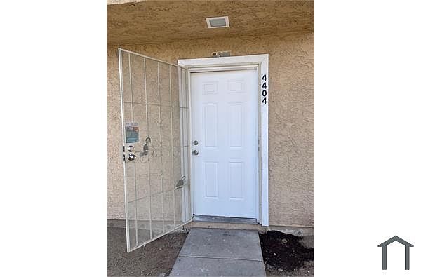4404 E Wood St photo 3