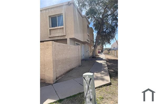 4404 E Wood St photo 2