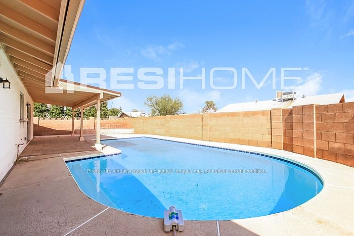 1315 S Polly Ann Dr Tempe, AZ 85281 photo 2