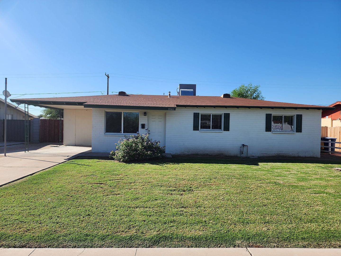1041 W Elna Rae St photo 3