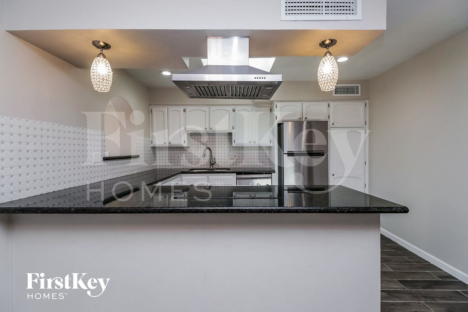 1707 S Hardy Dr photo 4