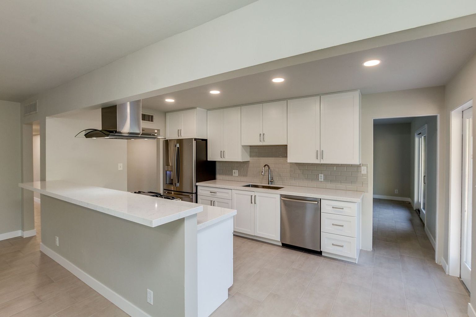 554 W 19th St Tempe, AZ 85281 photo 2