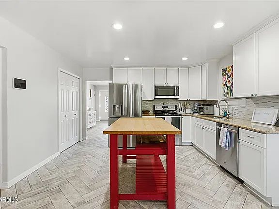 812 W Parkway Blvd photo 3