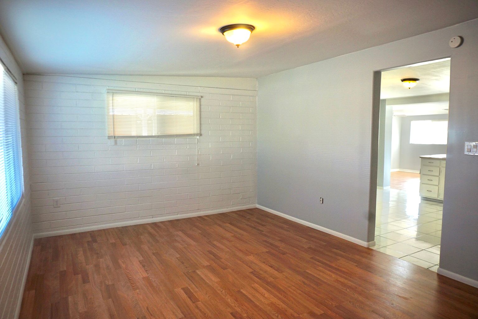 833 W Howe St photo 5