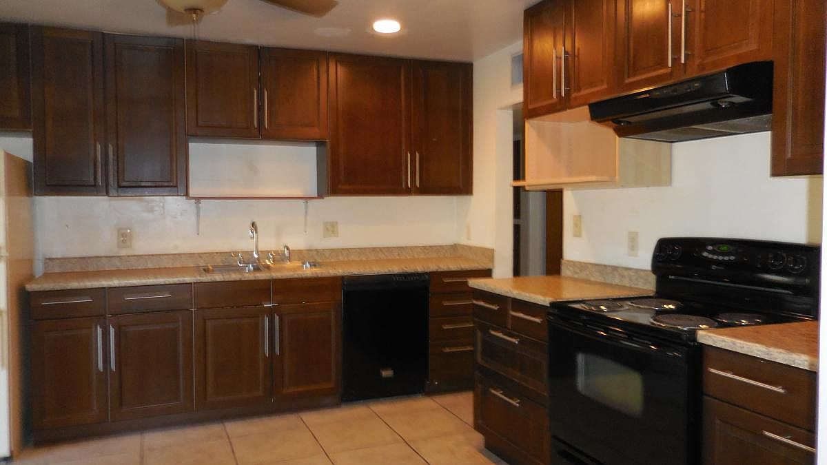 1806 S Hardy Dr photo 3