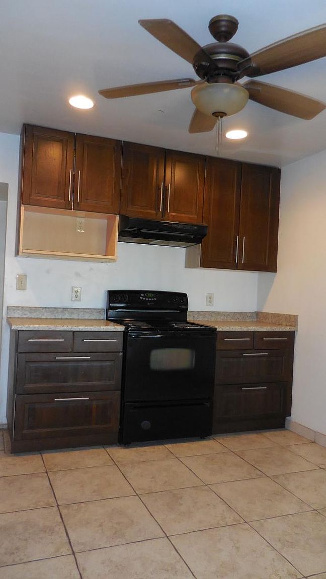 1806 S Hardy Dr photo 2