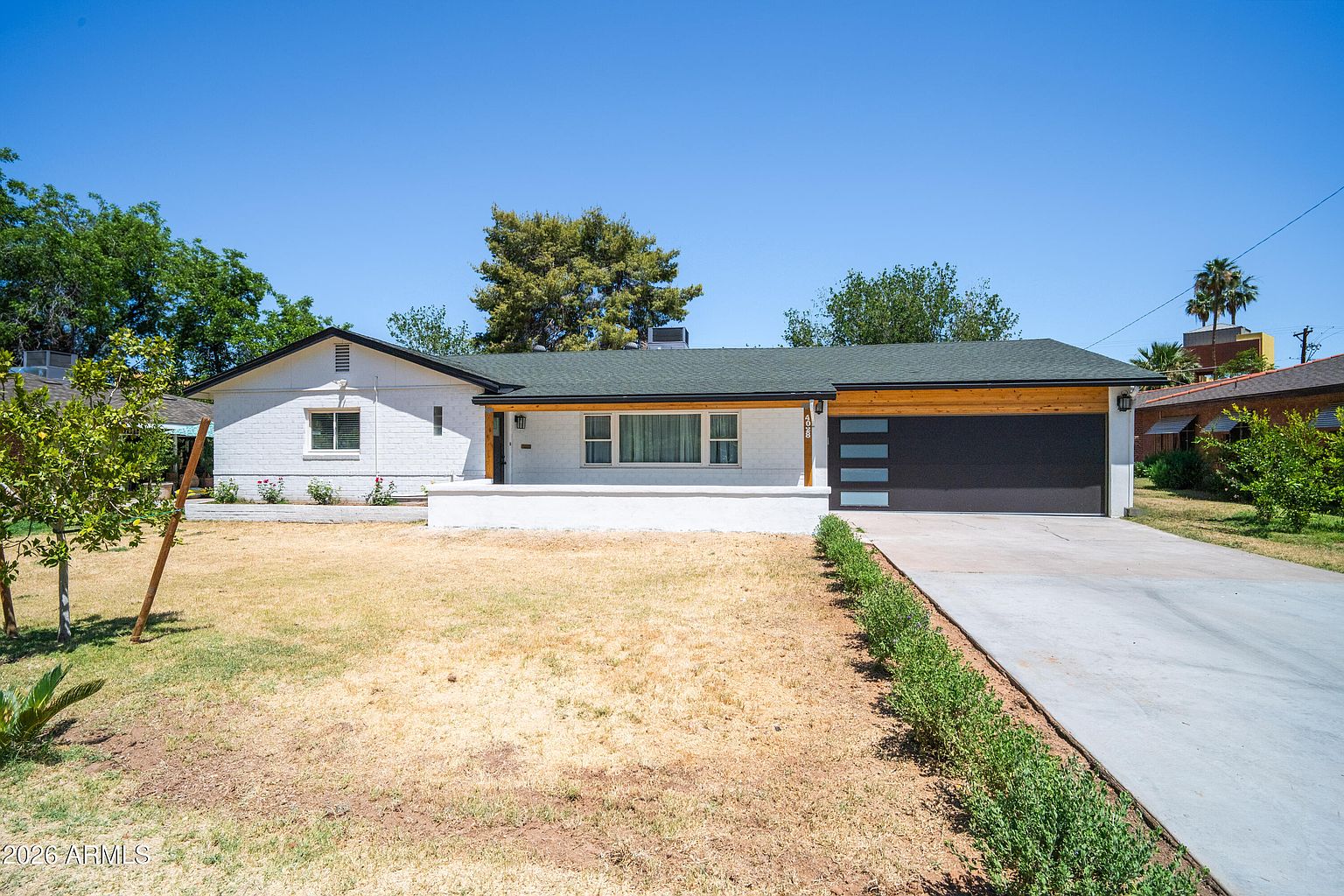 4028 E Edgemont Ave Phoenix, AZ 85018 photo 2