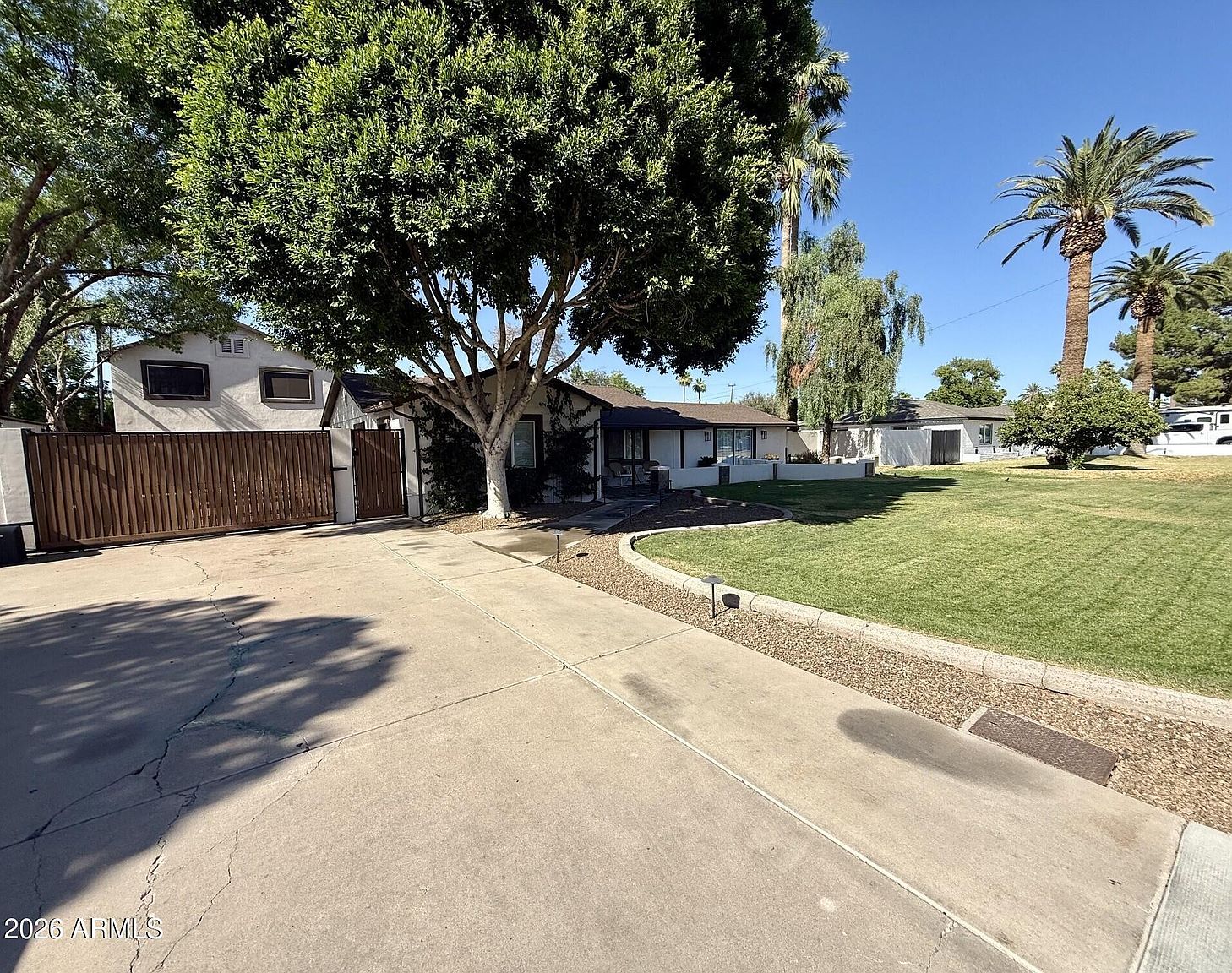 4028 E Lewis Avenue photo 4