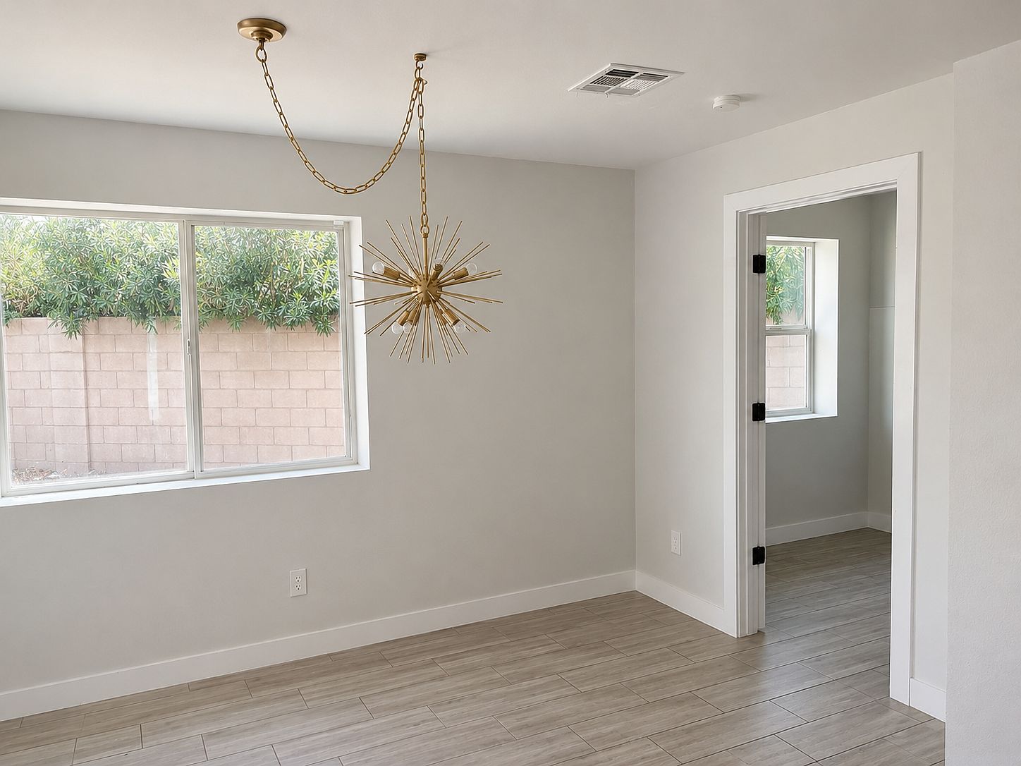 4701 E Palm Ln photo 3