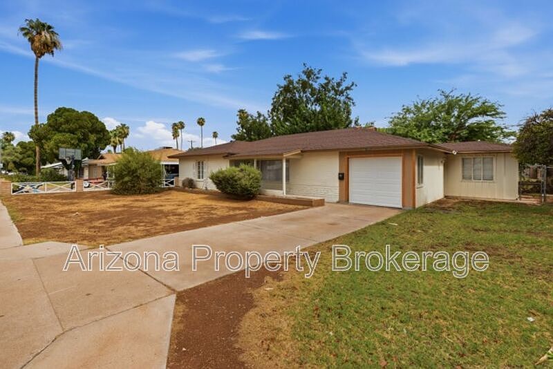 4640 E Oak St photo 5