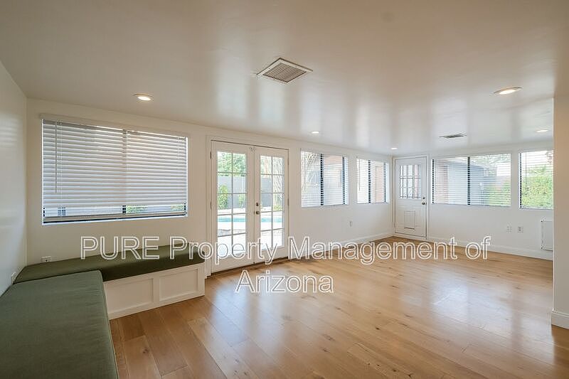 2817 N 51st St Phoenix, AZ 85008 photo 4