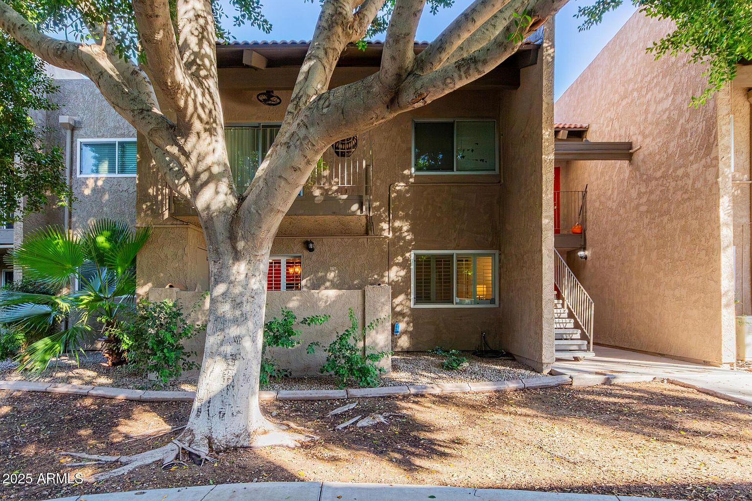 5525 E Thomas Rd photo 2