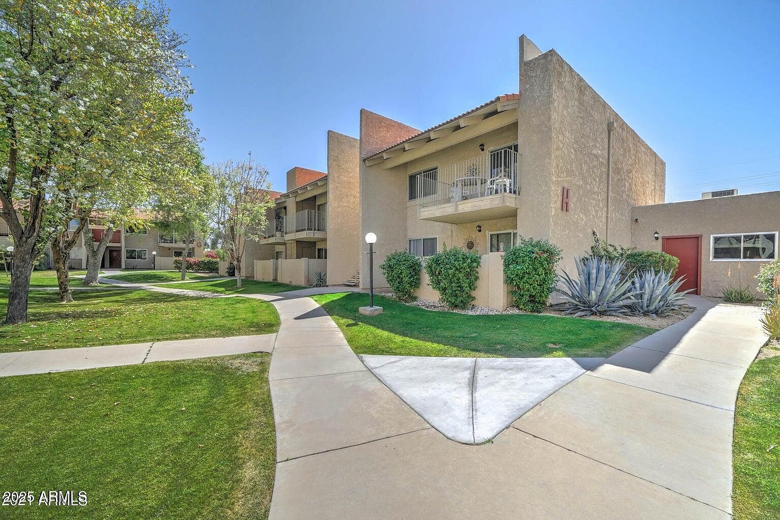5525 E Thomas Rd photo 2