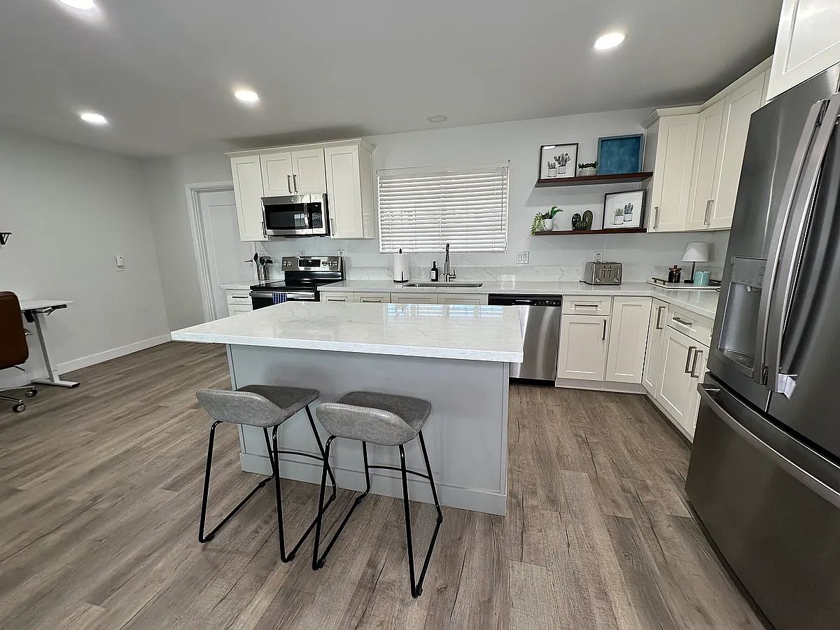 2729 N Myrtle Ave photo 4