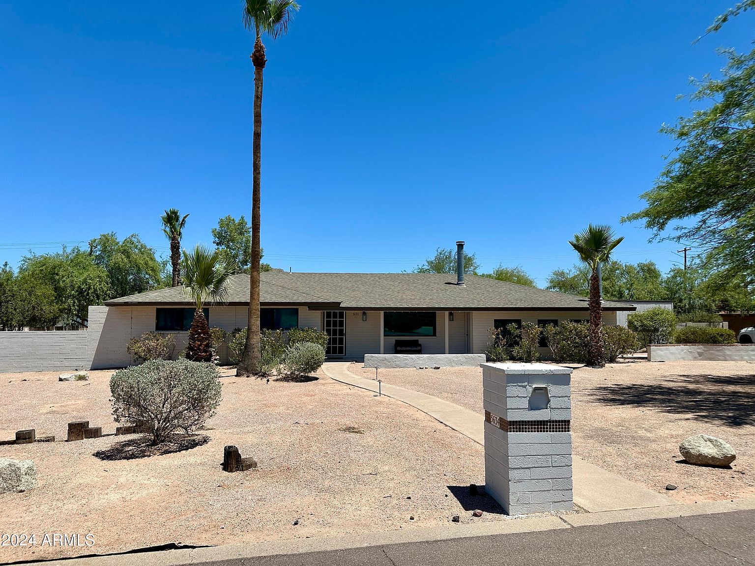 5634 E Wilshire Dr