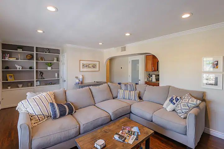 6519 E Vernon Ave photo 2