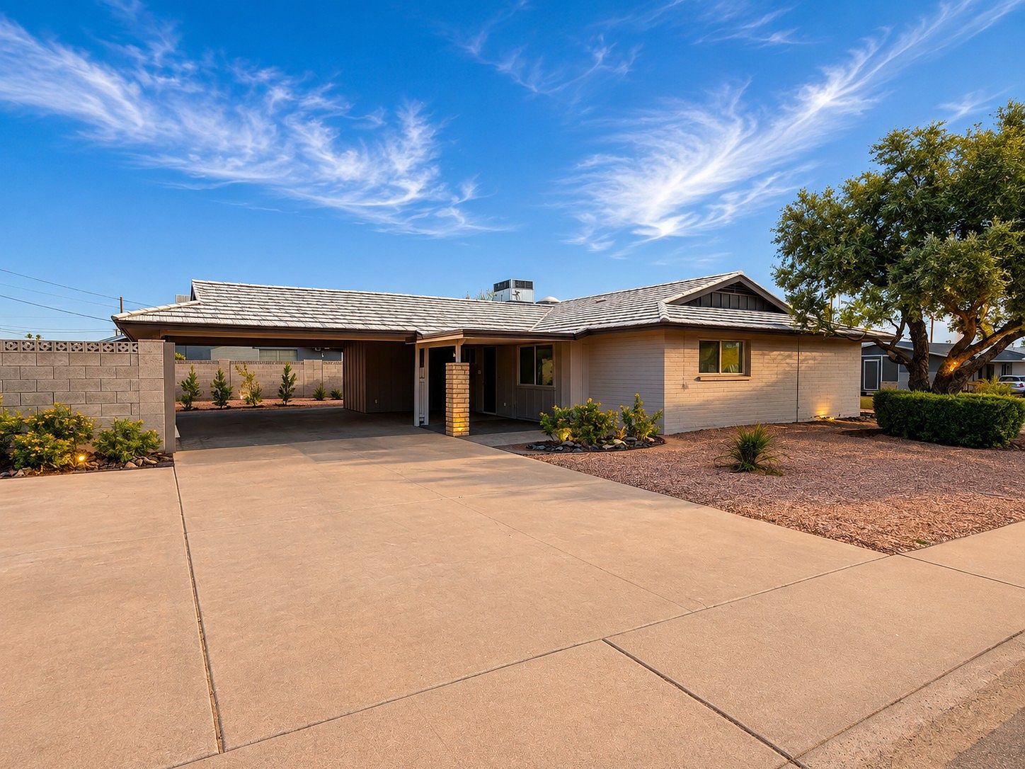 6522 E Palm Ln photo 5