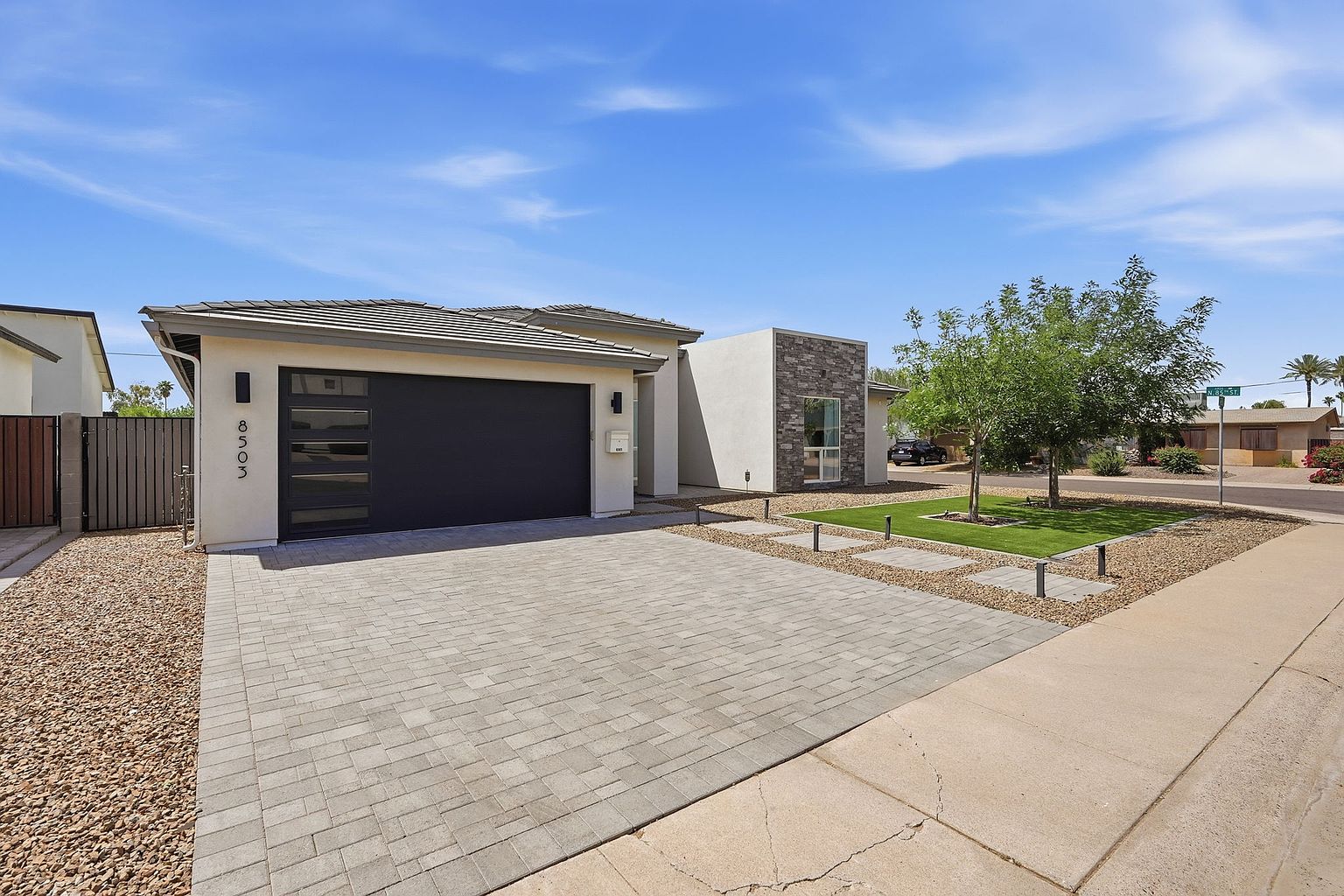 8503 E Amelia Ave photo 2