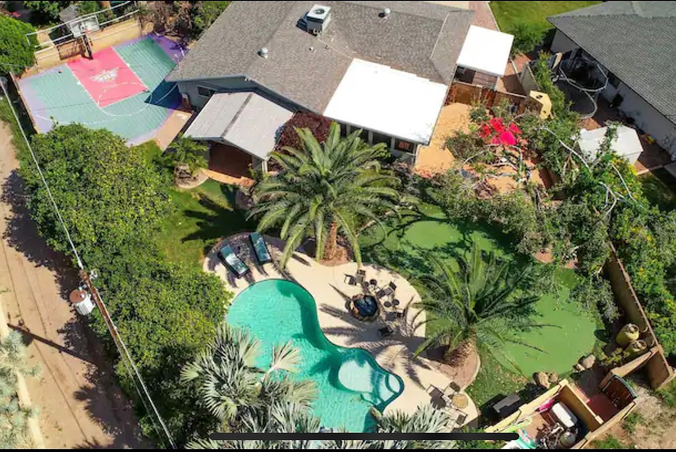 8532 E Mitchell Dr photo 2