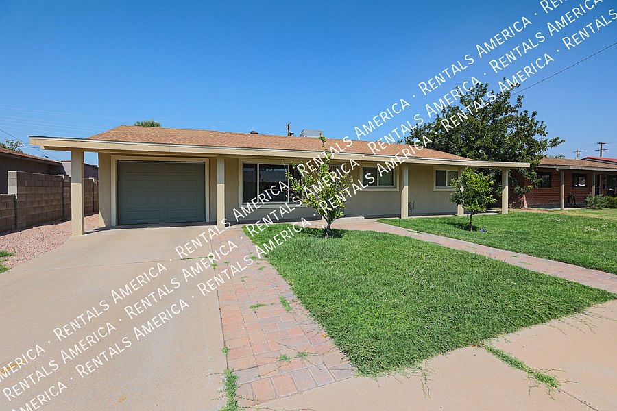 8120 E Amelia Ave photo 2