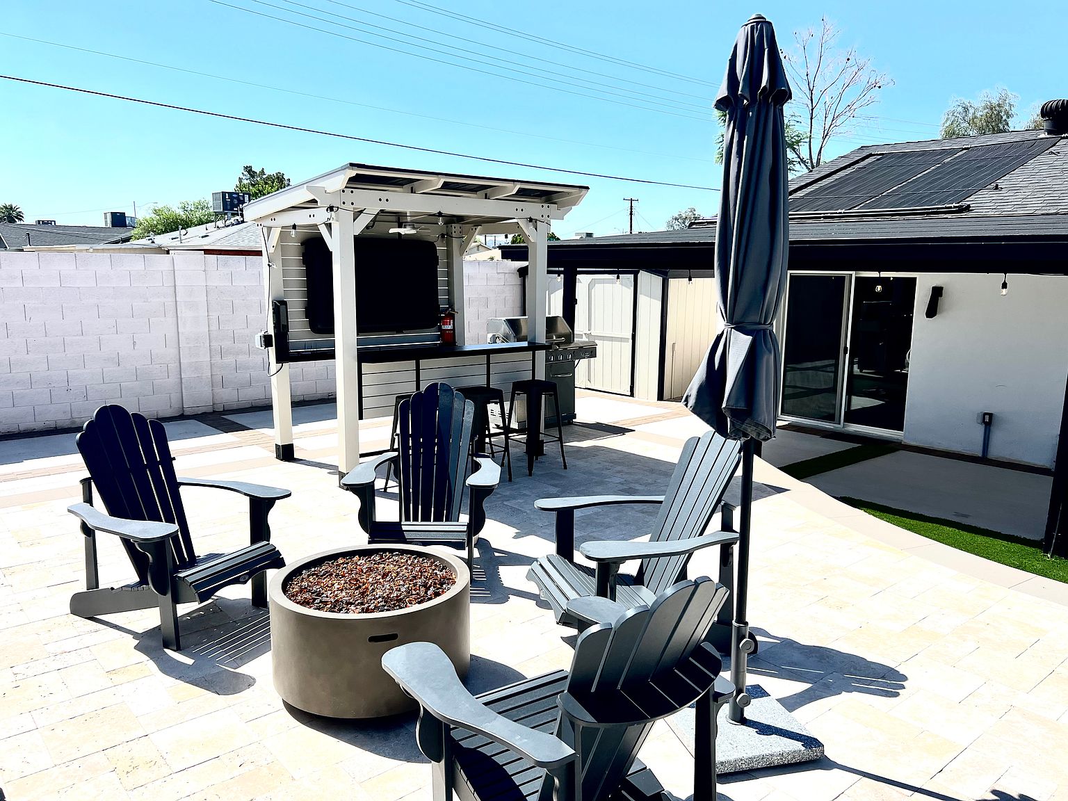8201 E Mitchell Dr photo 3