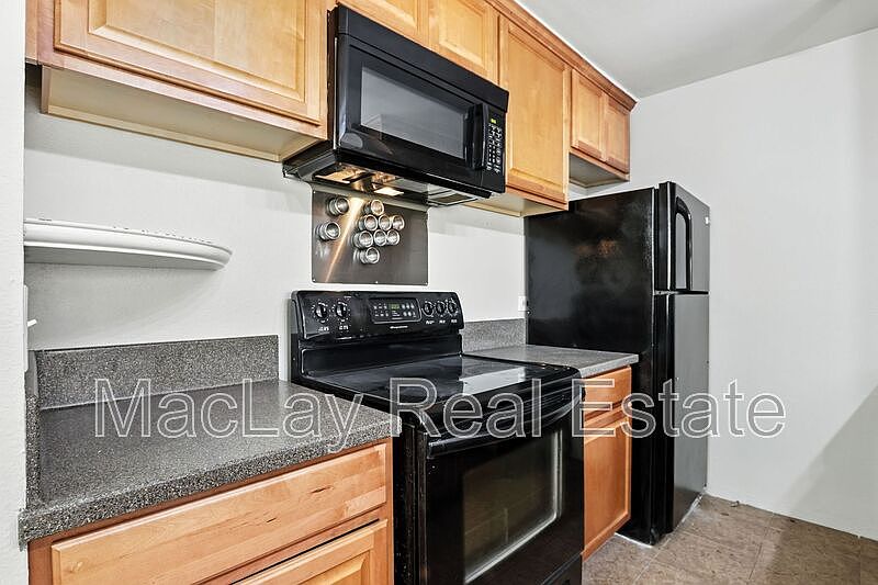 8055 E Thomas Rd N photo 4