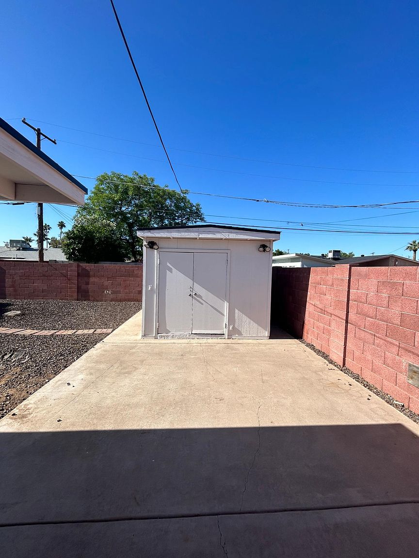 7307 E Lewis Ave photo 4