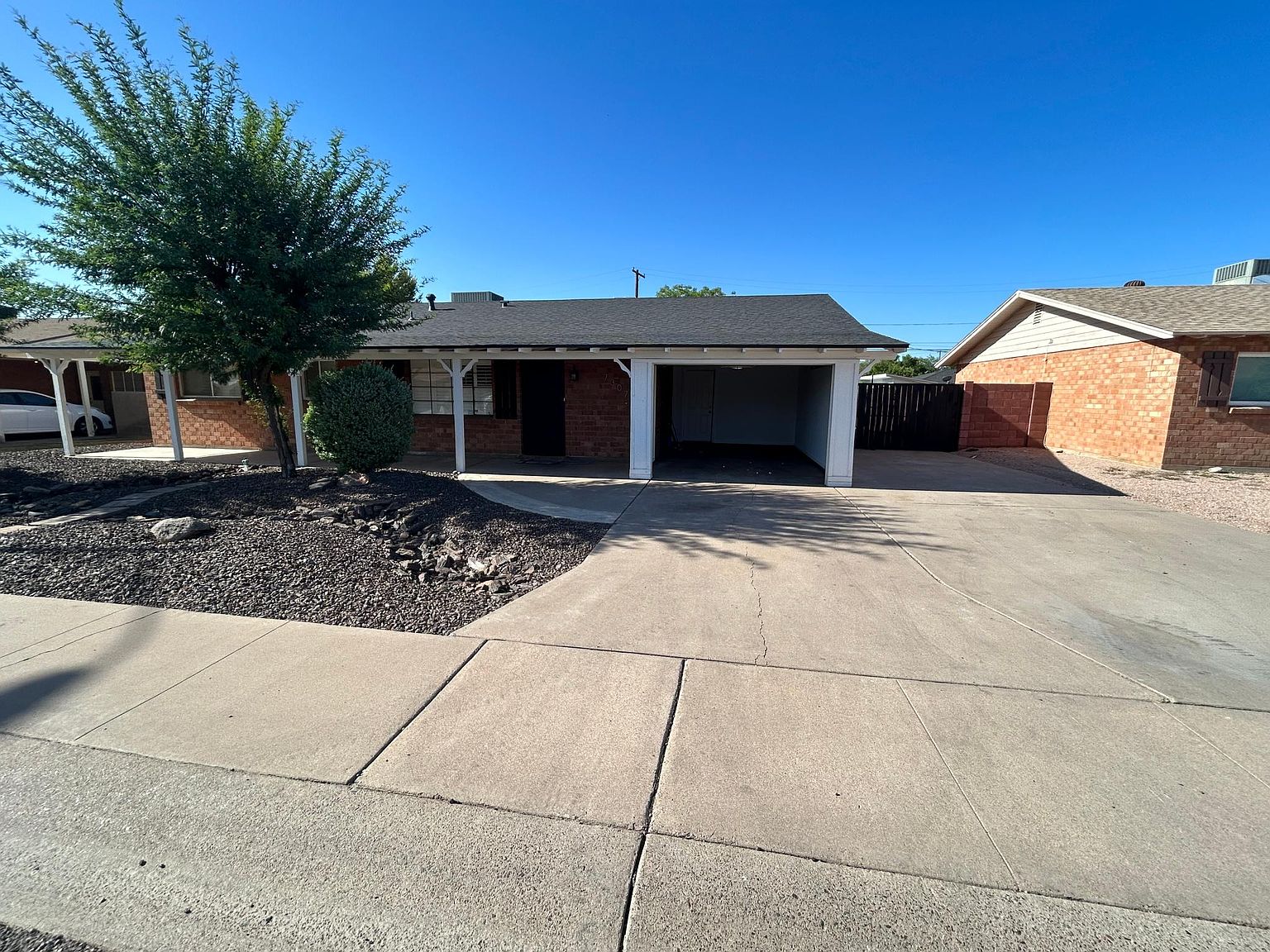 7307 E Lewis Ave photo 2