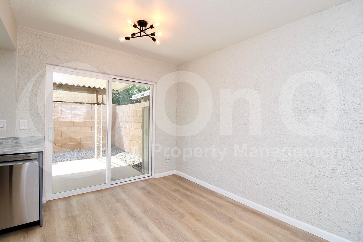 2830 N Granite Reef Rd photo 5