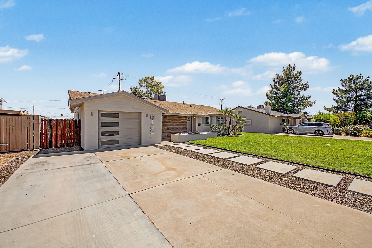 8129 E Oak St photo 2