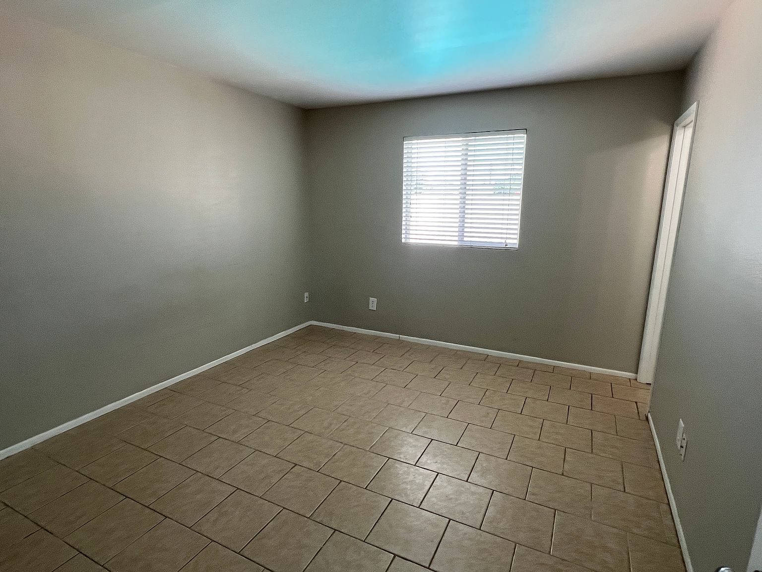 8424 E Palm Ln photo 5