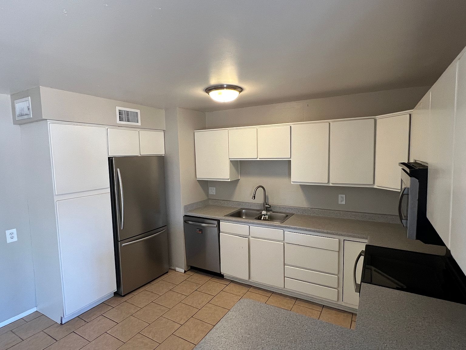 8424 E Palm Ln photo 3