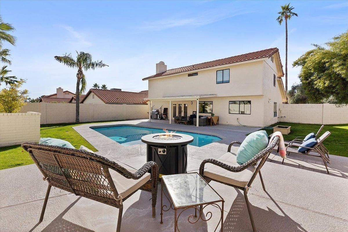 1745 N La Rosa Dr photo 3