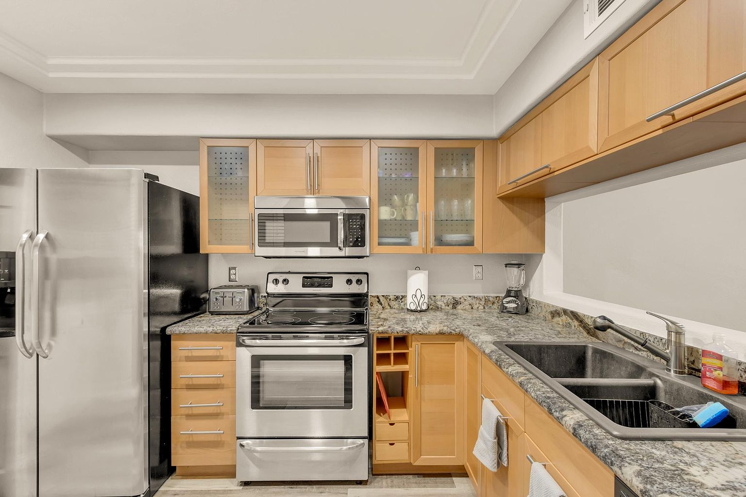 1320 E Barbara Dr photo 4