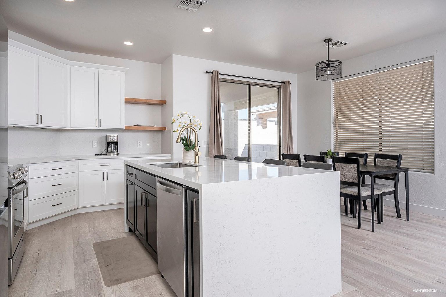 1012 E Susan Ln photo 5
