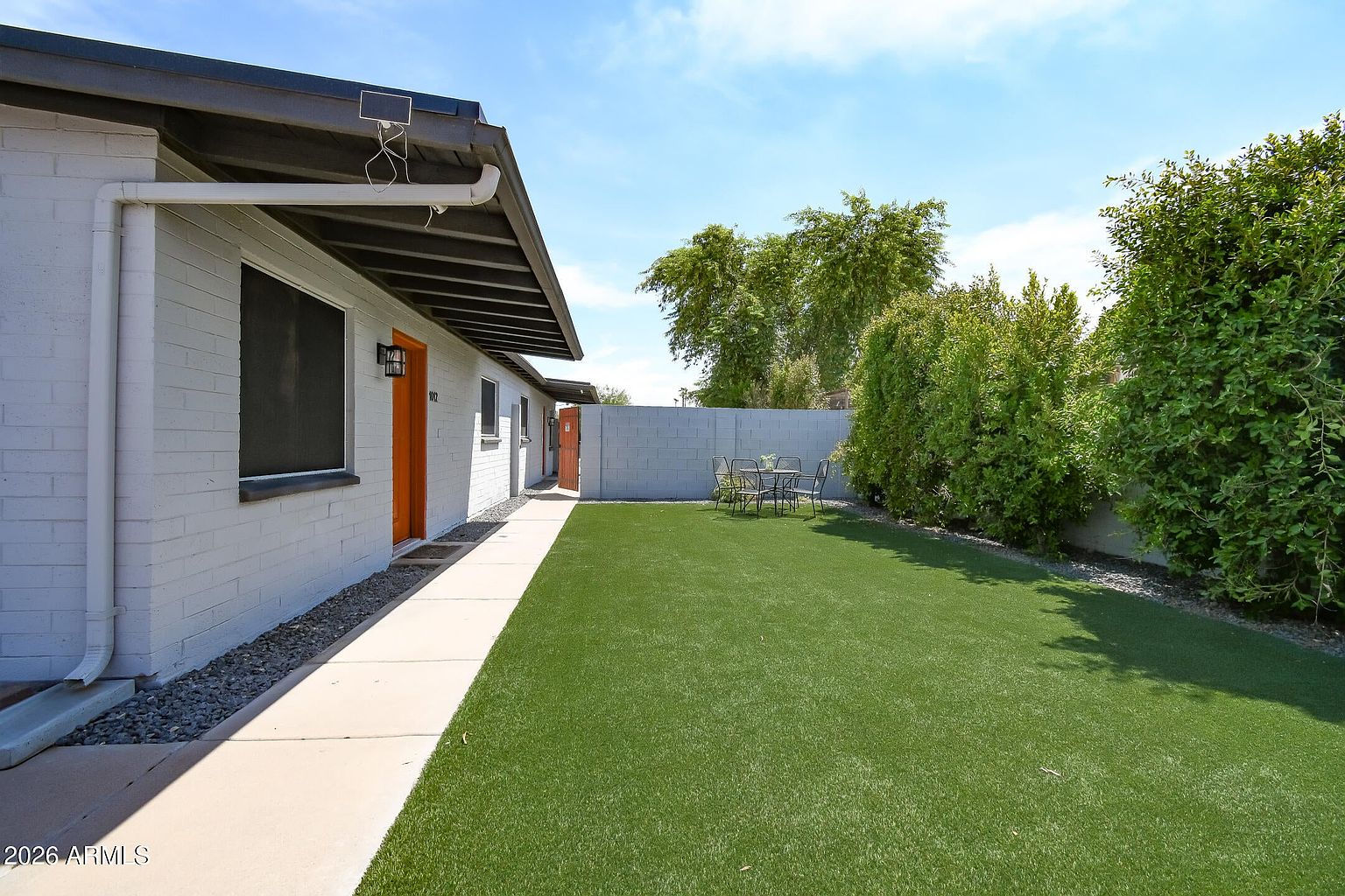 1012 E Henry St photo 5